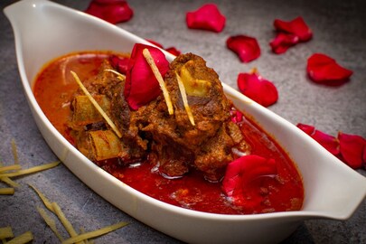 দিঘায় গোলবাড়ির কষা মাংস, বসন্ত কেবিনের কাটলেট! পুজোর ছুটিতে ঘুরে আসুন এই হোটেল থেকে