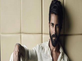 পৌরুষে মিশুক ফ্যাশনের আলো, সবার মধ্যে নজর কাড়ুক দীপাবলির সাজ!