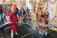 Durga Puja 2021: দূষণে 'না'! পরিবেশ রক্ষায় প্রতিমা বিসর্জনে অভিনব পথ দেখাচ্ছে কলকাতা পুরসভা...