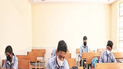 পরীক্ষার্থীদের বাধ্যতামূলকভাবে ব্যবহার করতে হবে মাস্ক এবং স্যানিটাইজার । অন্যদিকে, পরীক্ষা কেন্দ্রে প্রবেশ এবং পরীক্ষা দেওয়ার জন্য আসল অ্যাডমিট কার্ড এবং রেজিস্ট্রেশন কার্ড নিয়ে যেতে হবে পরীক্ষার্থীদের। শুধু তাই নয়, পরীক্ষাকেন্দ্রে বিদ্যালয়ের সম্পত্তির ক্ষতি করলে সেক্ষেত্রে মেরামতের দায়িত্ব বর্তাবে পরীক্ষার্থীদের অভিভাবকের ওপর। পরীক্ষার্থীদের বাধ্যতামূলকভাবে ব্যবহার করতে হবে মাস্ক এবং স্যানিটাইজার । অন্যদিকে, পরীক্ষা কেন্দ্রে প্রবেশ এবং পরীক্ষা দেওয়ার জন্য আসল অ্যাডমিট কার্ড এবং রেজিস্ট্রেশন কার্ড নিয়ে যেতে হবে পরীক্ষার্থীদের। শুধু তাই নয়, পরীক্ষাকেন্দ্রে বিদ্যালয়ের সম্পত্তির ক্ষতি করলে সেক্ষেত্রে মেরামতের দায়িত্ব বর্তাবে পরীক্ষার্থীদের অভিভাবকের ওপর।