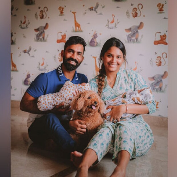 দুটি ফুটফুটে ছেলের অভিভাবক হওয়ার খবর সোশ্যাল মিডিয়ায় শেয়ার করেছেন দীনেশ ও দীপিকা।