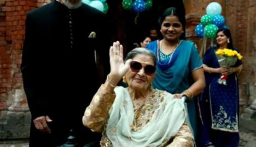 ফারুকজি, আপনার তুলনা কেউ ছিল না, আর আগামী দিনে কেউ আসবেও না। আপনাকে অন্তর থেকে ধন্যবাদ জানাচ্ছি, কারণ, আপনি আপনার সঙ্গে এক আত্মিক সম্পর্ক গড়ে তোলার সুযোগ করে দিয়েছিলেন। এখন আল্লাহর আরেক দুনিয়ায় আপনি শান্তিতে বসবাস করুন।’