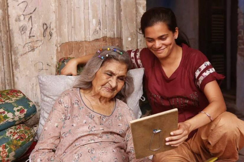 এটিই ছিল ফারুক জাফরের শেষ ছবি। এ ছবিতে তিনি বিগ বি অমিতাভ বচ্চনের বেগমের চরিত্রে অভিনয় করে সবার ভালোবাসা পেয়েছিলেন। এ ছবিতে অভিনয় করেই সেরা সহ–অভিনেত্রী হিসেবে ‘ফিল্মফেয়ার’ পুরস্কার জয় করেছিলেন ফারুক জাফর।