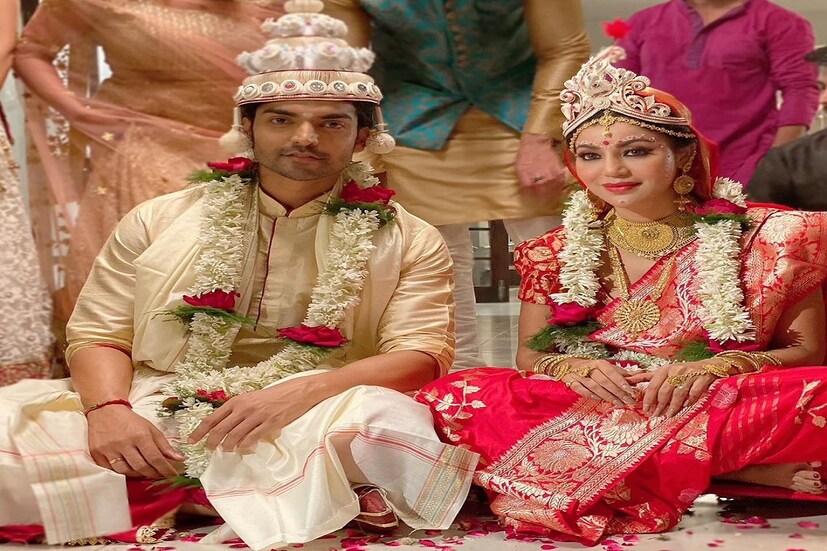 রামায়ণের তারকা (Star of Ramayana) গুরমীত চৌধুরি (Gurmeet Choudhary) ও দেবীনা বন্দ্যোপাধ্যায়ে (Debina Bonnerjee) সমস্ত ভক্তদের চটমকে দিয়ে চুপিসারে বিয়ে সেরে ফেললেন ৷ ছবি সৌজন্যে ইনস্টাগ্রাম ৷