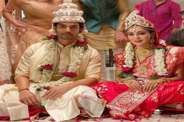 সোশ্যাল মিডিয়ায় তুলকালাম! কাক-পক্ষীও টের পেলনা ফের বিয়ে করলেন গুরমীত-দেবীনা সোশ্যাল মিডিয়ায় তুলকালাম! কাক-পক্ষীও টের পেলনা ফের বিয়ে করলেন গুরমীত-দেবীনা