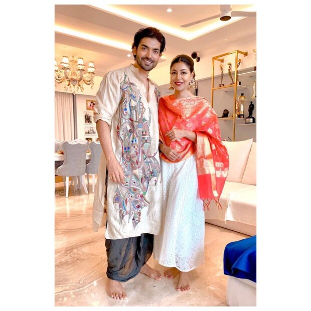 ট্র্যাডিশন্যাল সাজে সবাইকে মাত দিয়েছেন দেবীনা (Debina Bonnerjee) ও গুরমীত (Gurmeet Choudhary) ৷ ছবি সৌজন্যে ইনস্টাগ্রাম ৷ 
