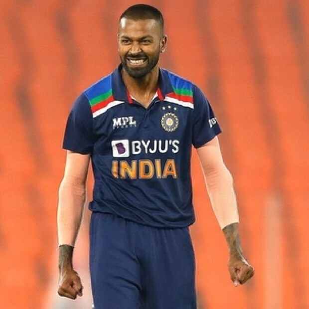 পাকিস্তান ম্যাচে হার ভারতীয় দলকে বড় ধাক্কা দিয়েছিল। সেই ধাক্কা সামলে বুধবার প্র্যাকটিসে নেমেছিল টিম ইন্ডিয়া। এবার মরণ-বাঁচন ম্যাচ। তাও আবার নিউ জিল্যান্ডের মতো শক্তিশালী দলের বিরুদ্ধে। এই ম্যাচ হারলে বিপদ আরও বাড়বে কোহলির দলের।
