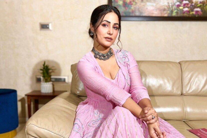 দেশ জুড়ে এখন উৎসবের মরশুম। দুর্গা পূজা শেষ হলেও একের পরে এক উৎসব রয়েছে সামনেই। হিন্দি টেলিভিশনের অভিনেত্রীরা এই উৎসবের মরশুমে সেজে উঠেছেন উজ্বল সাজে। জনপ্রিয় অভিনেত্রী হিনা খান বেছে নিয়েছেন ল্যাভেন্ডার রঙের লেহেঙ্গা। 
