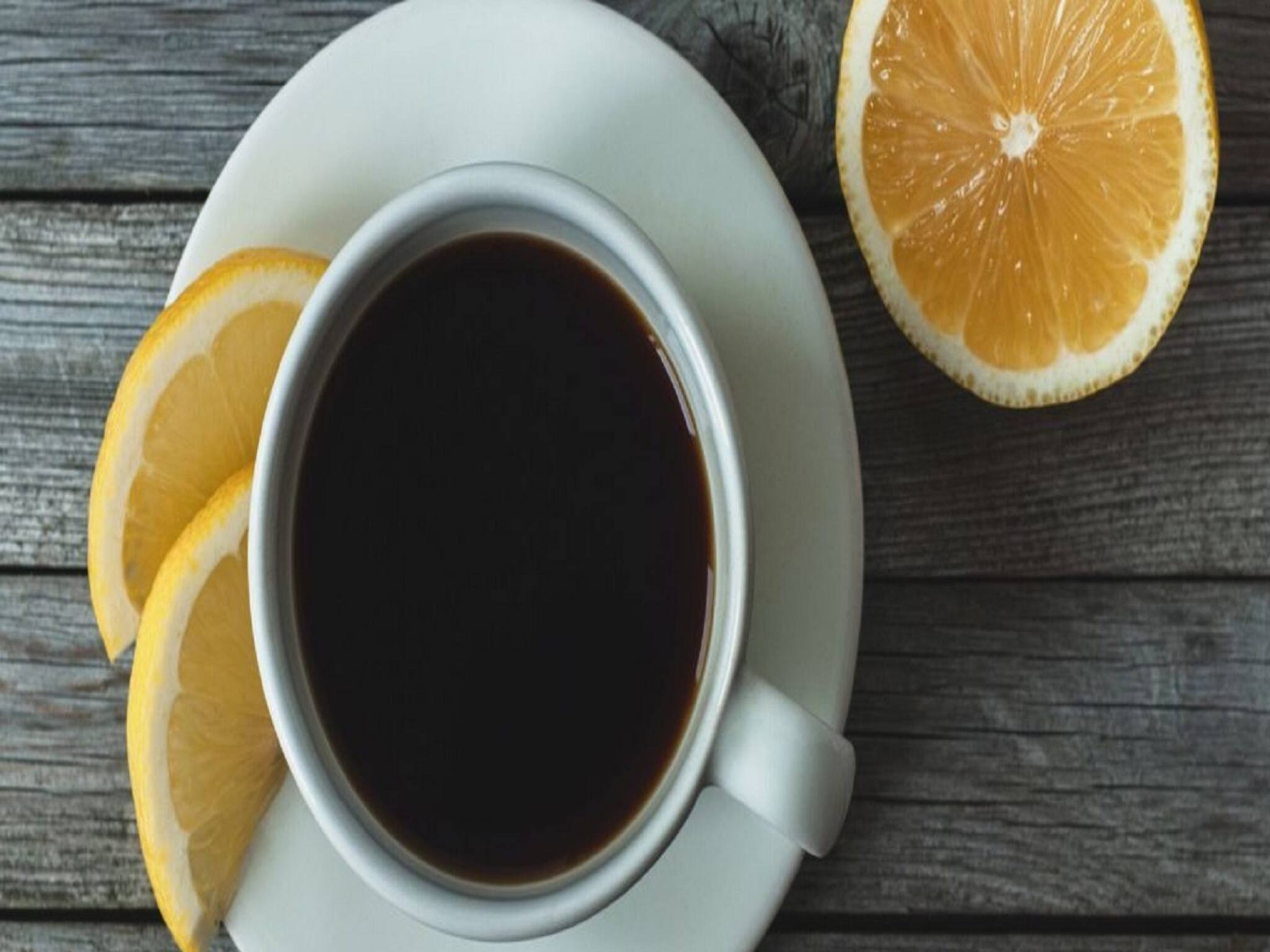 lemon coffee benefits: কফির সঙ্গে লেবুর রস মিশিয়ে পান করলে কমবে ওজন! এই দাবি কি আদৌ যুক্তিযুক্ত?