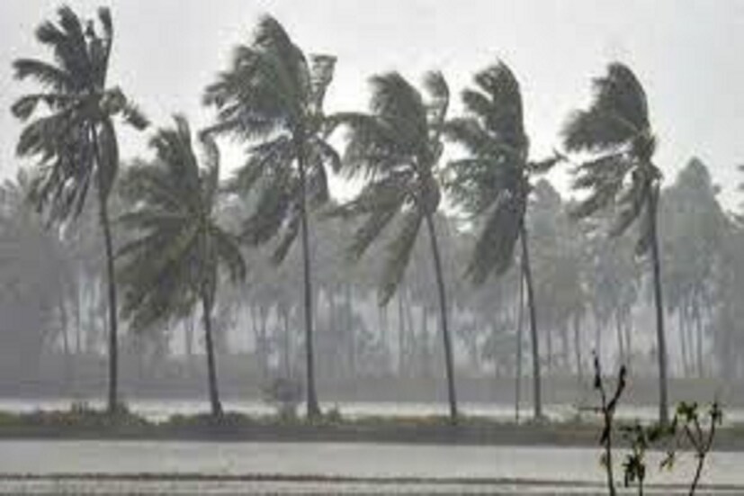 এছাড়াও পশ্চিমী ঝঞ্ঝা ও পুবালি হাওয়ার সংঘাতে বৃষ্টির সম্ভাবনা তৈরি হচ্ছে উত্তর-পশ্চিম ভারতে। হরিয়ানা চন্ডিগড় রাজস্থান উত্তরাখণ্ড হিমাচল প্রদেশ উত্তরপ্রদেশে ভারী বৃষ্টির সম্ভাবনা আগামী কয়েকদিন। সোমবার প্রবল বৃষ্টি হতে পারে পশ্চিম উত্তর প্রদেশ এবং উত্তরাখণ্ডের কিছু এলাকায়। বর্ষা-বিদায় রেখা নাগাল্যান্ডের কোহিমা থেকে শিলচর হয়ে কৃষ্ণনগর বারিপদা উপর দিয়ে নালগোণ্ডা পর্যন্ত বিস্তৃত।