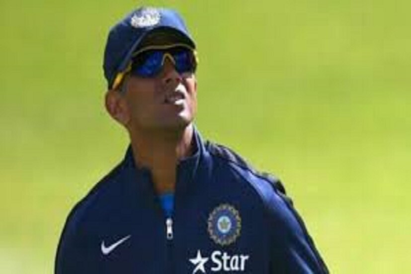 সাম্প্রতিক সময়ে শ্রীলঙ্কা সফরে যে ভারতীয় দল গিয়েছিল সেই দলের কোচিং করিয়েছিলেন তিনি ৷ এই দু'বছরের মেয়াদে রাহুল দ্রাবিড় ১০ কোটি টাকা বেতন পাবেন বলেই জানতে পারা গিয়েছে (Ten Crore will the salary package for Dravid during this two years as Head Coach of Indian Cricket Team) ৷ ফাইল ছবি ৷