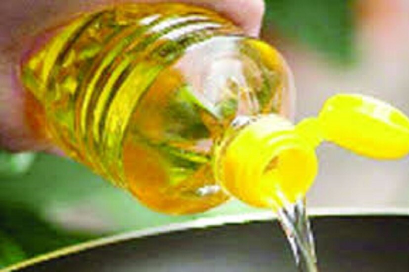 দিল্লিতে সয়াবিনের তেলের দাম (The price of Soyabean oil at Delhi Hiked) বেড়েছে ৩৭০ টাকা ১৪,০৫০ টাকা হয়েছে, ইনদওর দাম বৃদ্ধি পেয়েছে ৪২০ টাকা ১৩,৬৭০ টাকা ৷ প্রতীকী ছবি ৷