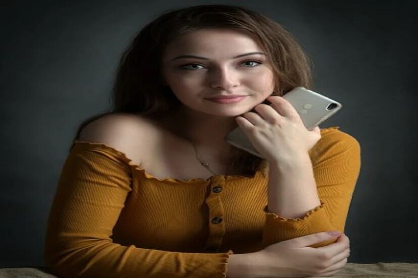 হারিয়ে যাওয়া অ্যান্ড্রয়েড ফোন গুগলের মাধ্যমে খুঁজে পাওয়ার উপায় অ্যান্ড্রয়েড ফোনের ক্ষেত্রে প্রথমেই ভিজিট করতে হবে গুগলের (Google) ফাইন্ড মাই ডিভাইজ। android.com/find-এ গিয়ে নিজেদের গুগল আকাউন্টের মাধ্যমে লগ ইন করতে হবে।। এক্ষেত্রে মনে রাখতে হবে সেই আকাউন্টটি যেন সেই ফোনের প্রাইমারি গুগল অ্যাকাউন্ট হয় এবং ফোনের সঙ্গে লিঙ্কড করানো থাকে। এছাড়াও গুগল প্লে স্টোর থেকে ডাউনলোড করে নেওয়া যেতে পারে মাই ডিভাইজ অ্যাপ। Photo- Representative 