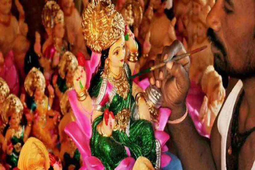 *মা লক্ষ্মীর বসার আসনের রংও যেন সাদা না হয়। বসার আসন রঙিন হতে হবে। সাদা রংয়ের আসন না পাতাই ভাল। সংগৃহীত ছবি।
