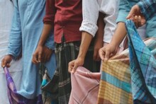 প্যান্ট কোথায়? 'লুঙ্গি' পরেই পরীক্ষায় ৩ পড়ুয়া, ইঞ্জিনিয়ারিং কলেজে তুলকালাম!