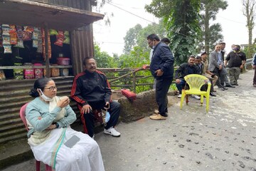 পাহাড়ি পথের চা-দোকানে হঠাৎ মমতা, লক্ষ্মীবারে বড় চমক দেবেন মুখ্যমন্ত্রী!