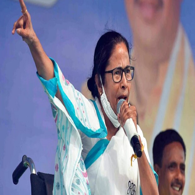 ‘মিশন গোয়া’ নিয়ে তৃণমূল শিবিরের অবশ্য বক্তব্য, ২০১৭ সালে রাজ্যবাসী বিজেপির বিরুদ্ধে কংগ্রেসকেই বেছে নিয়েছিল। কিন্তু নেতৃত্বের দুর্বলতার সুযোগ নিয়েই বিজেপি এখন কংগ্রেসকে দশজন বিধায়কের দলে পরিণত করেছে। গোয়ার মানুষ কংগ্রেসকে নিয়ে হতাশ। সেখানে প্রকৃত কংগ্রেস যদি কেউ থেকে থাকে, সেটা তৃণমূলই।
