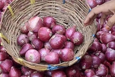 আমরা পরামর্শ দেব গরমে রাস্তায় বের হওয়ার আগে অবশ্য়ই কাঁচা পেঁয়াজ খান। এটি লু থেকে আপনাকে রক্ষা করতে পারে।