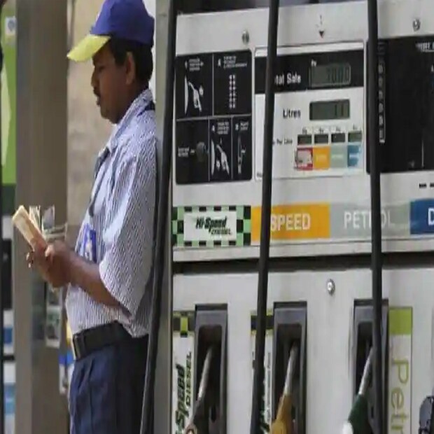 চার মহানগরে পেট্রোল ও ডিজেলের দাম (Petrol Diesel Price on 28 October 2021)  দিল্লি- পেট্রোল ১০৮.২৯ টাকা, ডিজেল ৯৭.০২ টাকা মু্ম্বই- পেট্রোল ১১৪.১৪ টাকা, ডিজেল ১০৫.১২ টাকা চেন্নাই- পেট্রোল ১০৫.১৩ টাকা, ডিজেল ১০১.২৫ টাকা কলকাতা- পেট্রোল ১০৮.৭৮ টাকা, ডিজেল ১০০.১৪ টাকা