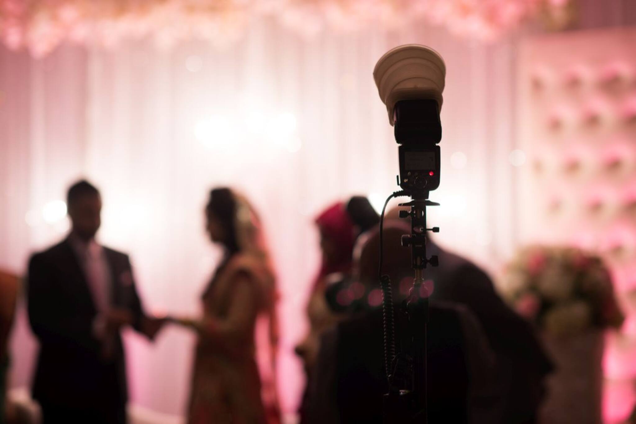 বিয়ের দিন নতুন বউয়ের মোচড়! স্বামী পারলেন না লড়তে, সেই রাতেই তুলকালাম কাণ্ড...