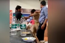 পানশালায় পুলিশকর্মীকে বেধড়ক মারধর! গ্রেফতার অভিযুক্ত ২ যুবক,দেখুন ভাইরাল ভিডিও পানশালায় পুলিশকর্মীকে বেধড়ক মারধর! গ্রেফতার অভিযুক্ত ২ যুবক,দেখুন ভাইরাল ভিডিও