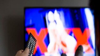 দিন কুড়ি আগেও একই অভিযোগে মুবিনার উপর চড়াও হয়েছিল অটোচালক। সেবার শারীরিক নির্যাতন এমন পর্যায়ে ছিল যে মুবিনাকে হাসপাতালে ভরতি করতে হয়।