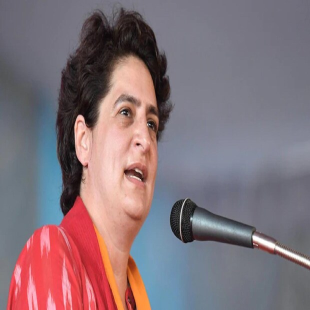 প্রিয়াঙ্কাকে আটক করা প্রসঙ্গে অবশ্য পুলিশের তরফে বলা হয়েছে আইন-শৃঙ্খলা এবং এলাকায় শান্তি বাজার কারণেই কংগ্রেস নেত্রীকে আটক করা হয়েছে। পুলিশের দাবি, বিনা অনুমতিতে আগ্রা যাচ্ছিলেন প্রিয়াঙ্কা। এদিকে পুলিশ এবং প্রিয়াঙ্কা ও কংগ্রেস সমর্থকদের মধ্যে বচসার একাধিক ভিডিও সামনে এসেছে। যাতে প্রিয়াঙ্কাকে বলতে শোনা যাচ্ছে, &quot;কোথাও যেতে গেলে অনুমতির প্রয়োজন হবে কেন? দেশের স্বাধীন নাগরিক হিসেবে যেকোনো প্রান্তে যাওয়ার অধিকার রয়েছে আমার। শুধুমাত্র আপনাদের(উত্তরপ্রদেশ পুলিশ) শান্তির জন্য আমাকে আটক করে রাখা হবে?&quot;