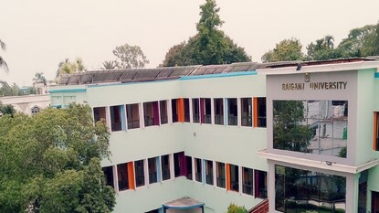 নীলবাতি গাড়ি নিয়ে আতঙ্কে রায়গঞ্জ বিশ্ববিদ্যালয় (প্রতীকী ছবি) নীলবাতি গাড়ি নিয়ে আতঙ্কে রায়গঞ্জ বিশ্ববিদ্যালয় (প্রতীকী ছবি)