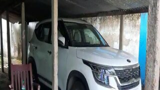 তুমুল শোরগোল নীলবাতি গাড়ি নিয়ে 