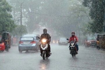 বদলে যাবে আবহাওয়া! আজ-কাল ফের প্রবল বৃষ্টির আশঙ্কা বাংলায়! জানুন Latest Updates