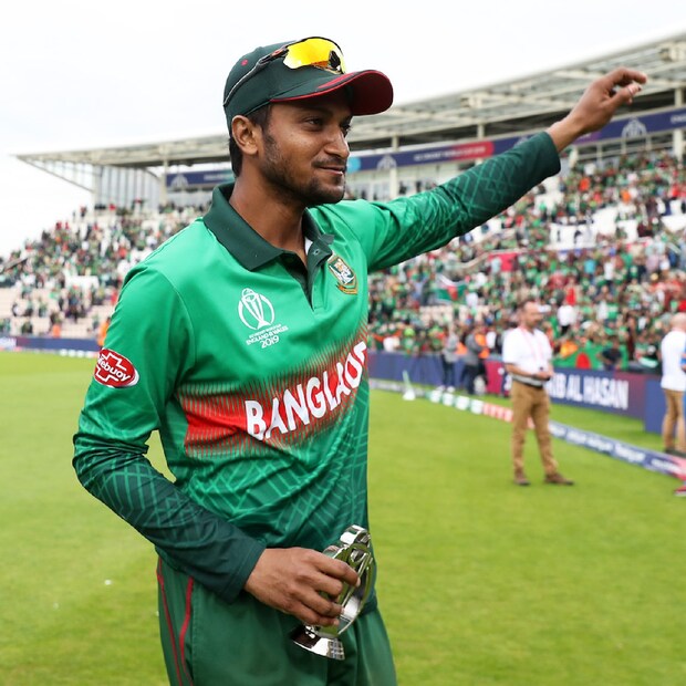 সাকিব আল হাসান এখন টি-২০ বিশ্বকাপে ২৮টি ম্যাচ খেলে ৩৯টি উইকেট নিয়ে যুগ্মভাবে এক নম্বরে। চলতি বিশ্বকাপে এর আগে স্কটল্যান্ডের বিরুদ্ধে ২টি ও ওমানের বরুদ্ধে ৩টি উইকেট পেয়েছেন সাকিব।