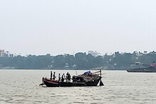সন্ধ্যেতে বালি চোরদের আস্তানার হঠাৎ হানা, কাল থেকে বড় অভিযান?