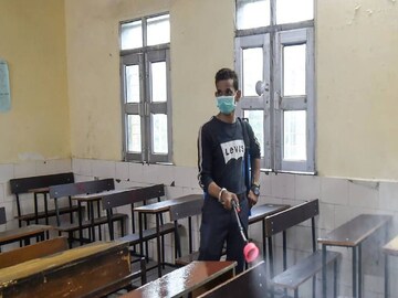হস্টেল খোলা যেতে পারে। তবে, কঠোর ভাবে মানতে হবে কোভিড বিধি।
স্কুলের হস্টেলে আইসোলেশন রুম রাখতে হবে।
স্কুলের সমস্ত ছাত্রছাত্রী একসঙ্গে প্রার্থণা করবে না। শিক্ষক-শিক্ষিকাদের তত্ত্বাবধানে প্রতিটি ক্লাসে আলাদা আলাদা করে ছাত্রছাত্রীদের প্রার্থণার ব্যবস্থা করতে হবে।
