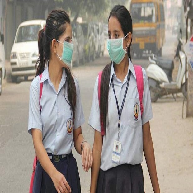 আগামী ১৬ নভেম্বর থেকে রাজ্যে স্কুল, কলেজ খোলার নির্দেশ দিয়েছেন মুখ্যমন্ত্রী মমতা বন্দ্যোপাধ্যায়। স্কুল খোলার পর করোনার সংক্রমণ যাতে না ছড়িয়ে পড়ে, তার জন্য কীভাবে ক্লাস হবে স্কুল, কলেজ, বিশ্ববিদ্যালয়ে, ইতিমধ্যেই সেই সংক্রান্ত গাইডলাইন প্রকাশ করেছে শিক্ষা দফতর।