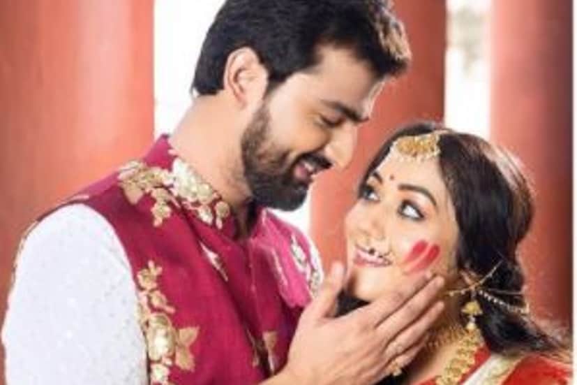 রুদ্রজিৎ ও প্রমীতারও বিয়ের পরে প্রথম সিঁদুর খেলা বিয়ের পরে। সিঁদুরে রাঙা দুজনেই। 