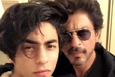 'মন্নত'-এর সামনে শাহরুখের ভক্তদের ভিড়! কিং খানকে বিশেষ বার্তা দিলেন অনুরাগীরা 
