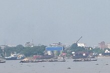 খাস কলকাতায় হুগলি নদীর বুক থেকে নিয়মিত চুরি হচ্ছে বালি! খাস কলকাতায় হুগলি নদীর বুক থেকে নিয়মিত চুরি হচ্ছে বালি!