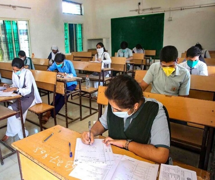 মার্কস আর মাইলস্টোন বোর্ডের পরীক্ষা বরাবরই গুরুত্ব পেলেও মনে রাখতে হবে এটিই কিন্তু আমাদের জীবনের একমাত্র পরীক্ষা নয়। সে ৯০% হোক বা ৫০%, এরপরেও জীবনে আমাদের এগিয়ে যেতে হবে। তাই ভয় না পেয়ে বরং নিজেদের আত্মবিশ্বাস বাড়ানোর লক্ষ্যে আমাদের পরিশ্রম করে যেতে হবে।