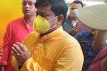 পুজোয় একেবারে 'ফ্যামিলি ম্যান', অঞ্জলী দিতে গিয়ে যা চাইলেন সুকান্ত মজুমদার... পুজোয় একেবারে 'ফ্যামিলি ম্যান', অঞ্জলী দিতে গিয়ে যা চাইলেন সুকান্ত মজুমদার...