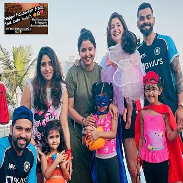 অনুষ্কা শর্মা হ্যালোইন উৎসবে তার ভক্তদের শুভেচ্ছা জানিয়েছেন। বাচ্চাদের ছবিগুলো শেয়ার করেছেন নিজের ইনস্টাগ্রাম স্টোরিতে। এতে বিরাট ও তার মেয়ে ভামিকাকে ফেয়ারির পোশাকে দেখা যাচ্ছে। ছবিতে অন্য ক্রিকেটারদের সন্তানদের সঙ্গে দেখা যায় ভামিকাকে।