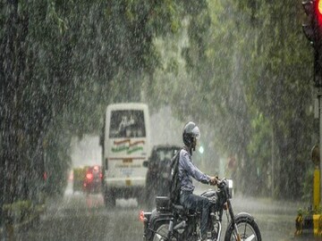 দক্ষিণবঙ্গে আজ ছিল পরিষ্কার আকাশ। উপকূলের জেলাগুলিতে সকালে আংশিক মেঘলা আকাশ। শনিবার থেকে পরিষ্কার হবে আকাশ। নামবে কলকাতার তাপমাত্রা। জমিয়ে শীতের আমেজ দেখা যাবে দক্ষিণবঙ্গে সপ্তাহের শেষে। বাড়বে উত্তুরে হাওয়ার দাপট। আগামী কয়েকদিন শুষ্ক আবহাওয়া রাজ্যে।আগামী সপ্তাহে শীত কড়া নাড়বে দরজায়। পরিস্থিতি অনুকূল থাকায় এমনটাই অনুমান আবহাওয়াবিদদের। দক্ষিণবঙ্গে আজ ছিল পরিষ্কার আকাশ। উপকূলের জেলাগুলিতে সকালে আংশিক মেঘলা আকাশ। শনিবার থেকে পরিষ্কার হবে আকাশ। নামবে কলকাতার তাপমাত্রা। জমিয়ে শীতের আমেজ দেখা যাবে দক্ষিণবঙ্গে সপ্তাহের শেষে। বাড়বে উত্তুরে হাওয়ার দাপট। আগামী কয়েকদিন শুষ্ক আবহাওয়া রাজ্যে।আগামী সপ্তাহে শীত কড়া নাড়বে দরজায়। পরিস্থিতি অনুকূল থাকায় এমনটাই অনুমান আবহাওয়াবিদদের।