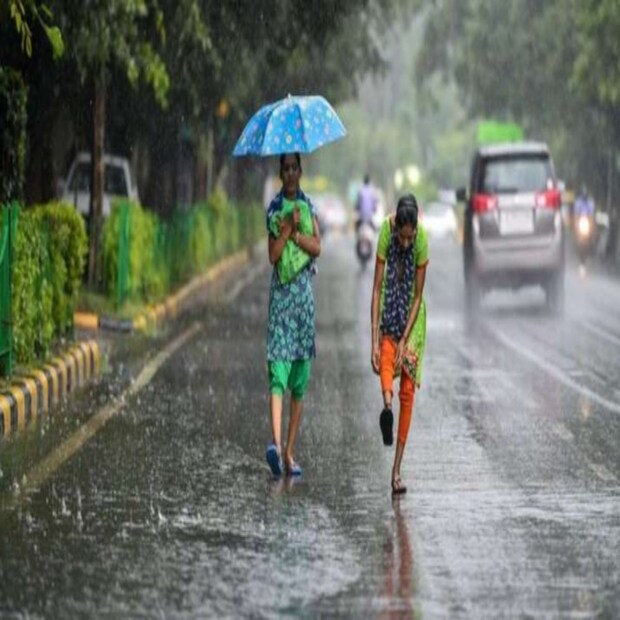 আজ সকালে কলকাতা সর্বনিম্ন তাপমাত্রা ছিল ১৮.৯ ডিগ্রি সেলসিয়াস। স্বাভাবিকের থেকে ৩ ডিগ্রি বেশি। গতকাল বিকেলে সর্বোচ্চ তাপমাত্রা ছিল ২৬.১ ডিগ্রি সেলসিয়াস। স্বাভাবিকের চেয়ে ১ ডিগ্রি নিচে। বাতাসে আপেক্ষিক আর্দ্রতার পরিমাণ ৬১ থেকে ৯৪ শতাংশ। গত ২৪ ঘণ্টায় বৃষ্টি হয়েছে ৫.৪ মিলিমিটার।