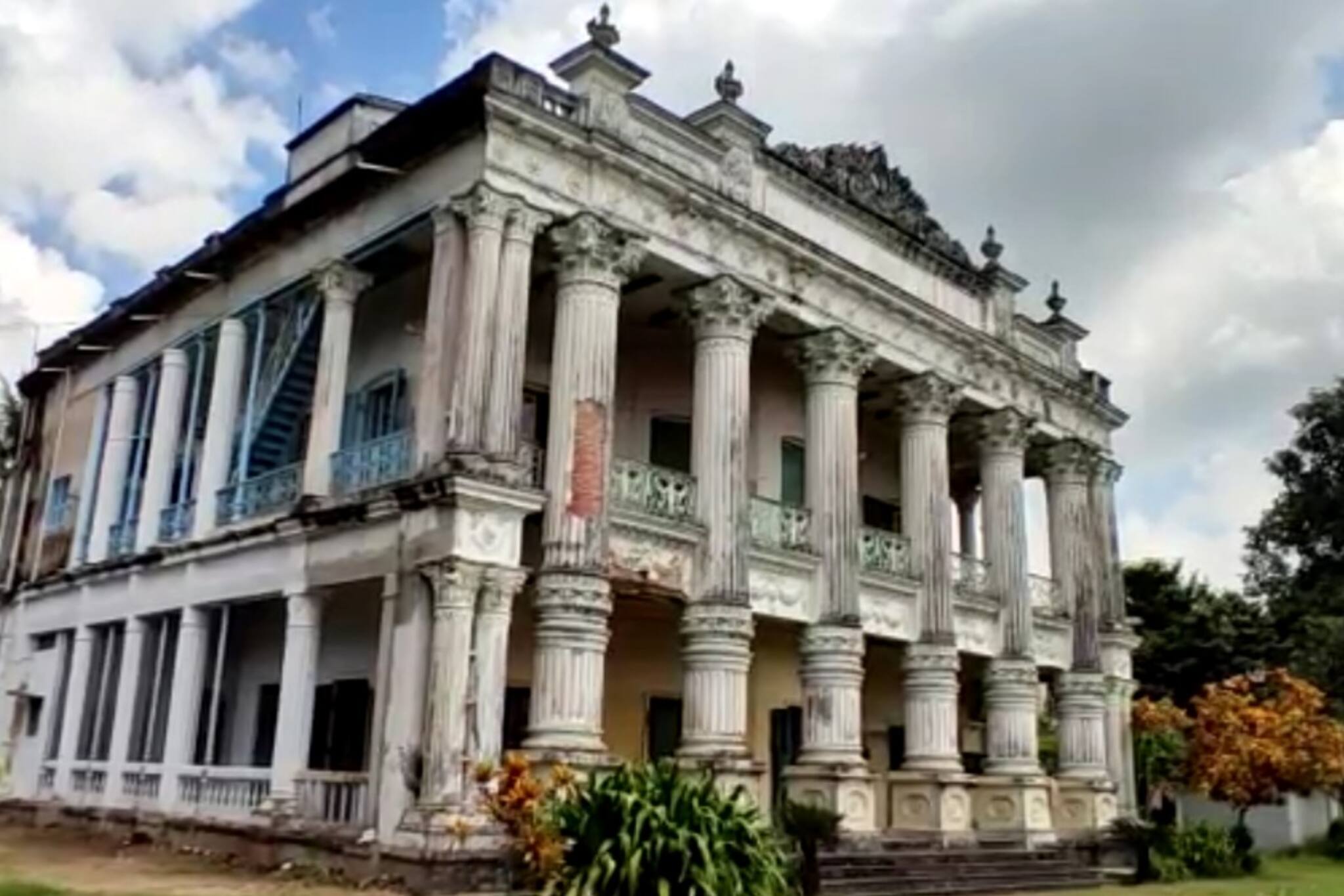 Durga Puja 2021: এবছরও দেবীর মূর্তিতে পুজো নয়! করোনার জেরে গোবরডাঙ্গা জমিদার বাড়িতে এবারও চিন্ময়ীর আহ্বান ঘটে