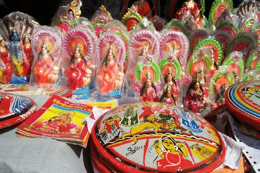 *শশা কিলো প্রতি ৩৫-৫০ টাকা, কলা ৪০-৬০ টাকা ডজন।আপেল ৮০-১২০ টাকা কিলো। আতা বিক্রি হচ্ছে ১৬০-১৮০ টাকায়, পানিফল পর্যন্ত বিক্রি হচ্ছে ৫০ থেকে ৮০ টাকা কিলোপ্রতি। ফাইল ছবি।