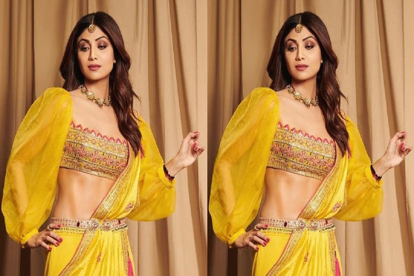 প্রতি বছরের মত এবরেও শিল্পা শেট্টি কুন্দ্রা করবা চৌথের ব্রতপালন (Karwa chauth 2021 ) করেন ৷ মূলত হিন্দু এয়ো স্ত্রীরা স্বামীর মঙ্গল ও দীর্ঘায়ুর জন্য করবা চৌথের ব্রতপালন করেন ৷ শিল্পা শেট্টি কুন্দ্রাও তার ব্যতিক্রমী কোনও চরিত্র নন ৷ ছবি সৌজন্যে ইনস্টাগ্রাম ৷ 