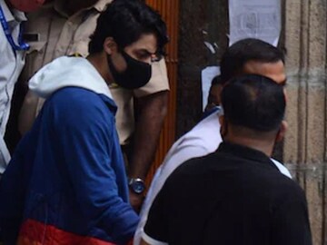 মাদককাণ্ডে জড়ানোর জন্য হোয়াটসঅ্যাপ চ্যাটের ভুল ব্যাখ্যা করছে এনসিবি, দাবি আরিয়ানের 
