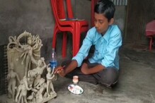 দেড় ফুটের দুর্গাপ্রতিমা বানিয়ে নজির পঞ্চম শ্রেণির দীপঙ্করের! দেড় ফুটের দুর্গাপ্রতিমা বানিয়ে নজির পঞ্চম শ্রেণির দীপঙ্করের!