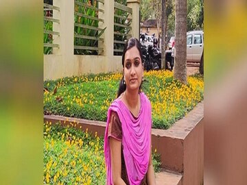 দৃষ্টিশক্তিহীন পিএইচডি স্কলার ছাত্রীর ল্যাপটপ চুরি! ভাঙনের মুখে অনেক স্বপ্ন