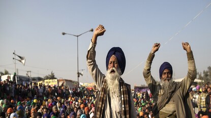 জয়ের উচ্ছ্বাস, বিয়ের অনুষ্ঠানেও শোনা যাচ্ছে 'কৃষকদের' এই গান! জয়ের উচ্ছ্বাস, বিয়ের অনুষ্ঠানেও শোনা যাচ্ছে 'কৃষকদের' এই গান!