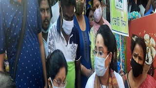 রাজনীতির পাঠশালায় পূজা, ট্রেনিং থেকে ভোট প্রচারে ছায়াসঙ্গী মন্ত্রী মা শশী পাঁজা!